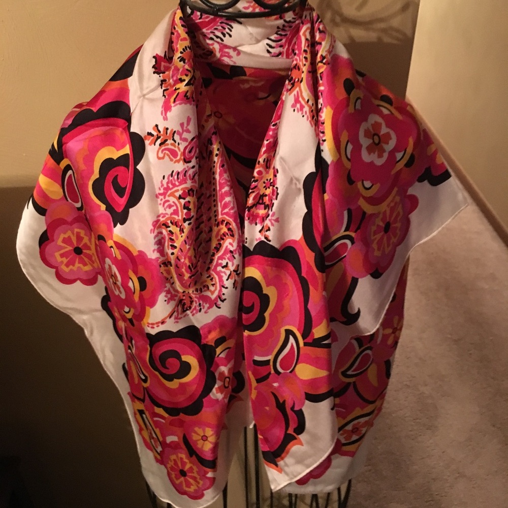 Adrienne Vittadini scarf never worn